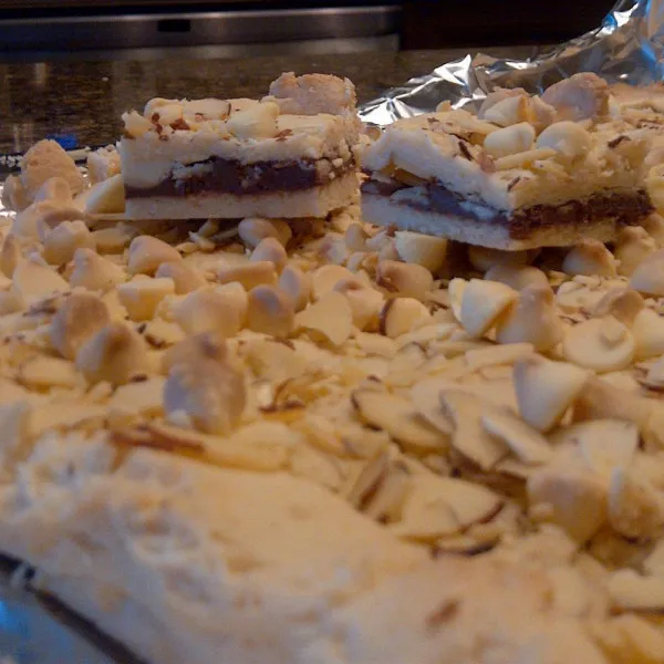 Ghirardelli Gouden Boterkoekjes met Witte Chocolade en Hazelnoten