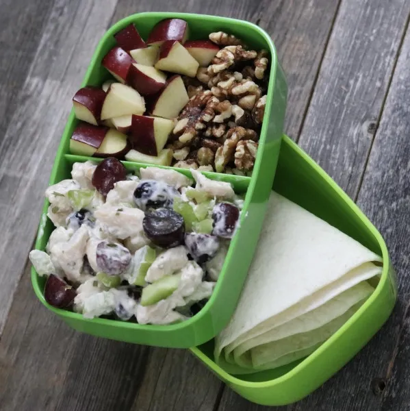 Waldorf Kippen Salade Wrap Bento Box