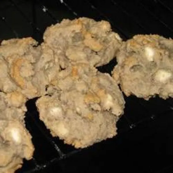 Witte chocolade koekjes met framboos en macadamia