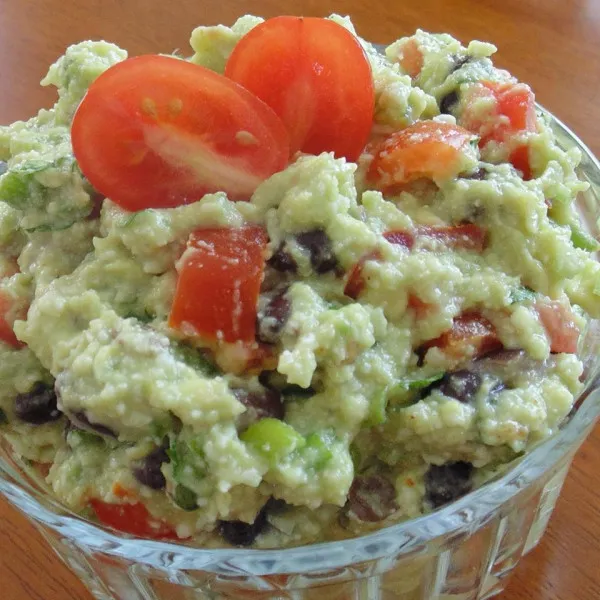 Guacamole met kaas en zwarte bonen