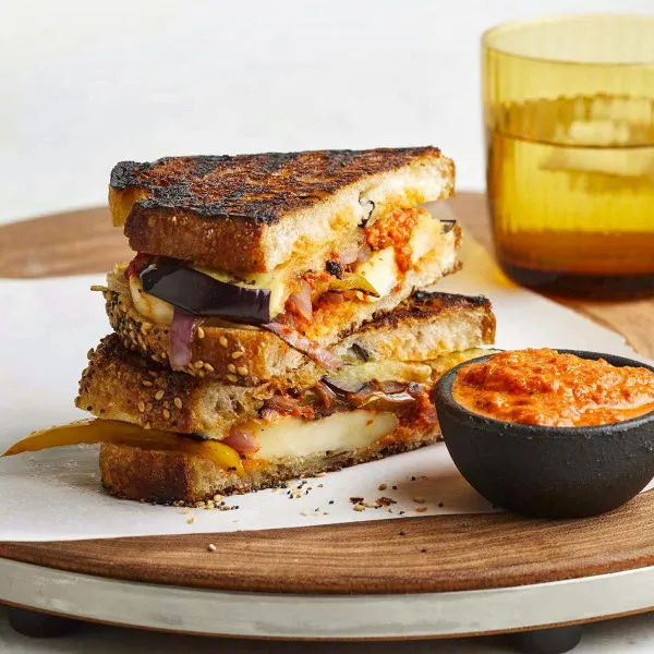 Harissa Gebakken Halloumi Panini