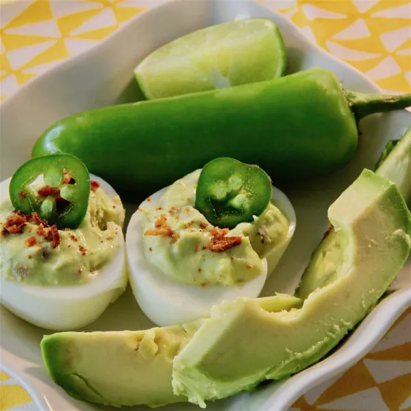 Gevulde Eieren Met Avocado