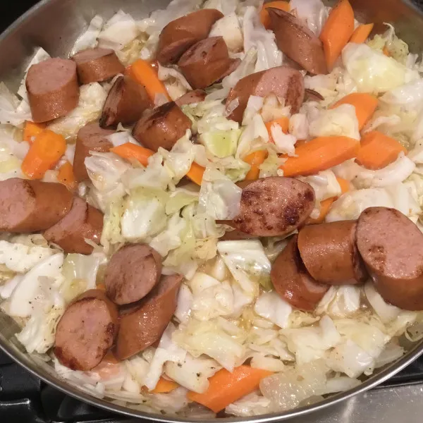Kielbasa met Kool en Appels