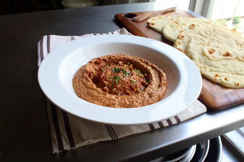 Muhammara (smeerbare van geroosterde paprika's en walnoten)