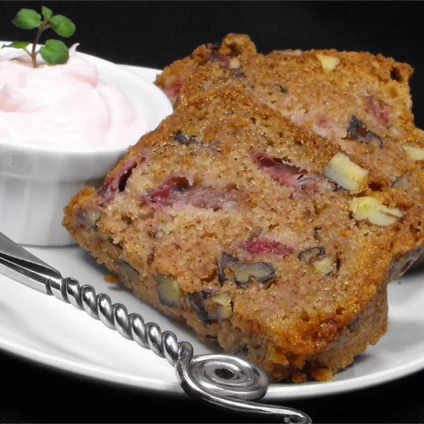 Noten- en Aardbeienbrood