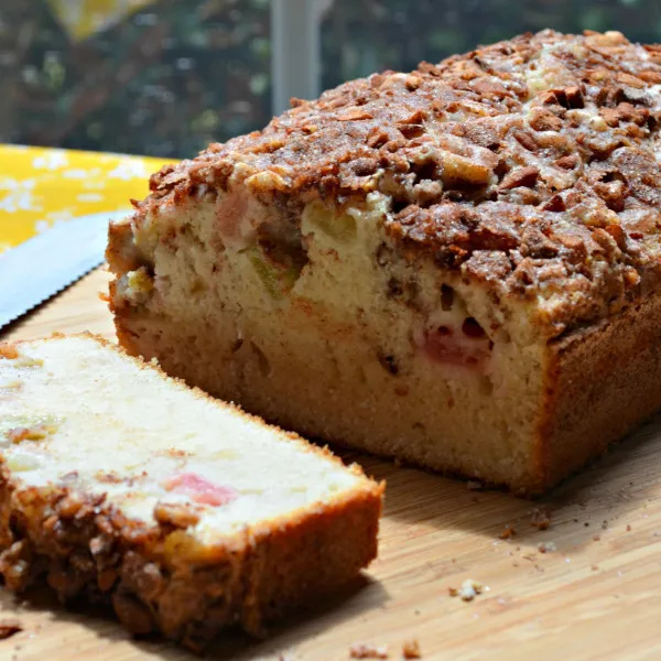 Rabarberbrood met Kaneel en Walnoten