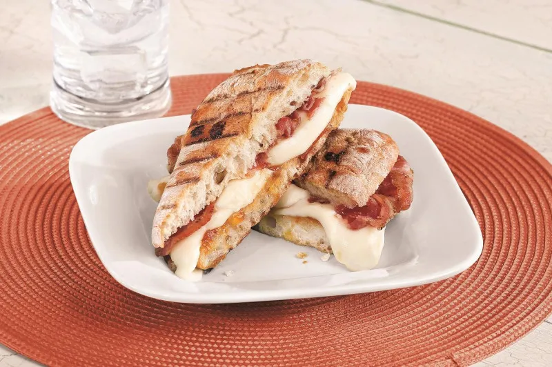 Panini Met Verse Mozzarella En Spek