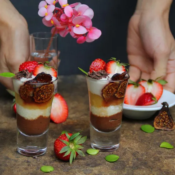 Vegan Parfait Van Appel Yogurt Met Maca Poeder