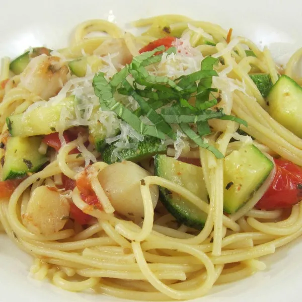 Pasta Met Sintjacobsschelpen, Courgette En Tomaten