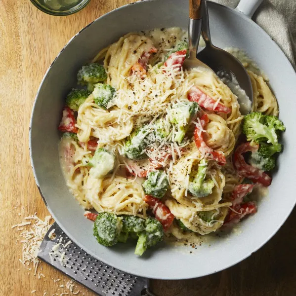 Pasta Primavera met Bloemkoolsaus
