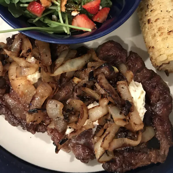Ribeye A La Plancha Met Gekarameliseerde Uien En Witte Truffelboter