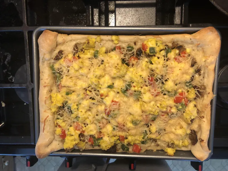 Ontbijt Pizza met Worst en Salsa