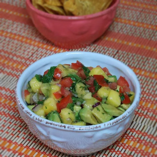 Verfrissende Salsa Van Avocado, Tomaat En Mango