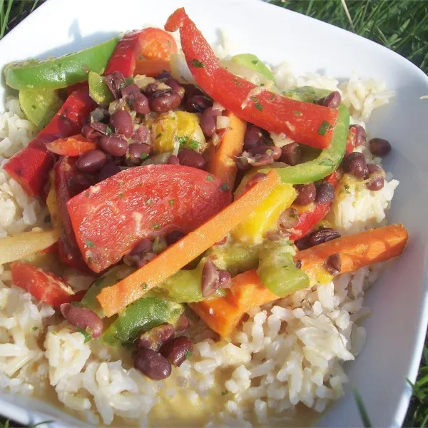 Roerbak met mango en adzukibonen met koriander-limoen-kokos saus