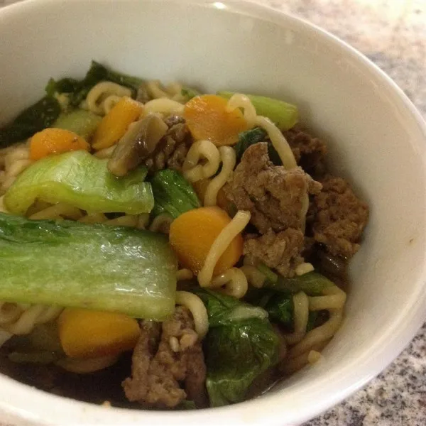 Snelle Aziatische Noodlesoep Met Rundvlees