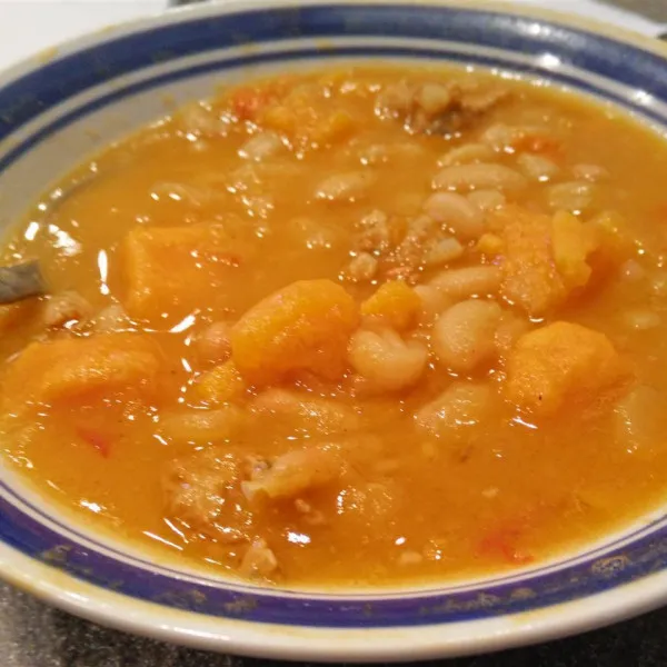 Zwarte Bonensoep, Worst en Zoete Aardappel