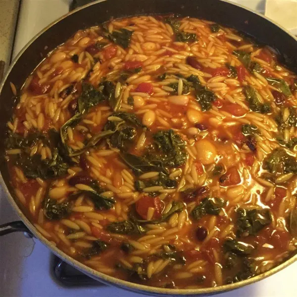 Tomaat Orzo Soep Met Boerenkool